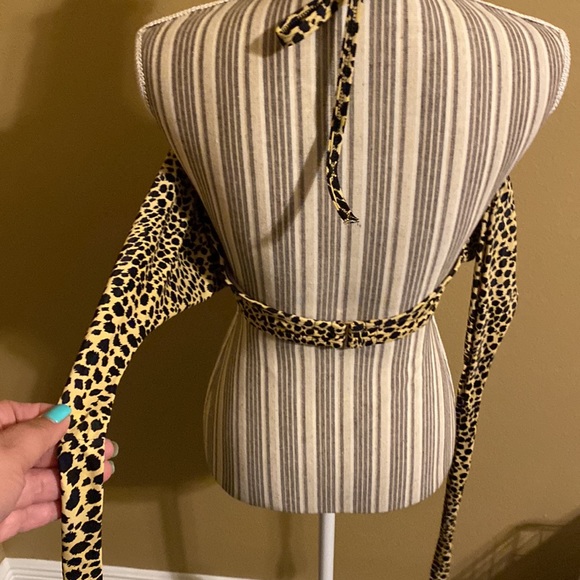 Victoria’s Secret | Leopard Print Bikini Top - 34DD - Picture 3 of 7